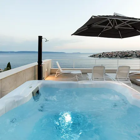 Anadea With Hot Tub Overlooking Sea Villa