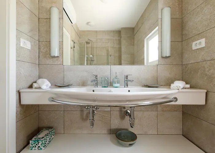 Private Seaside Jacuzzi Anadea فيلة تروغير