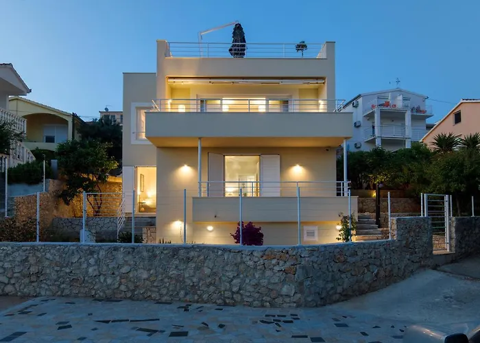 Private Seaside Jacuzzi Anadea فيلة