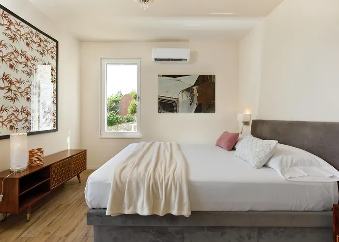 Villa Private Seaside Jacuzzi Anadea *