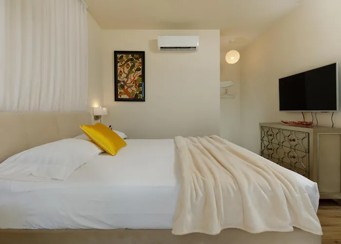 Private Seaside Jacuzzi Anadea Villa Trogir