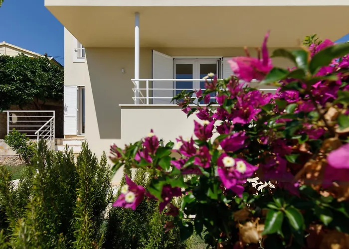 Private Seaside Jacuzzi Anadea تروغير