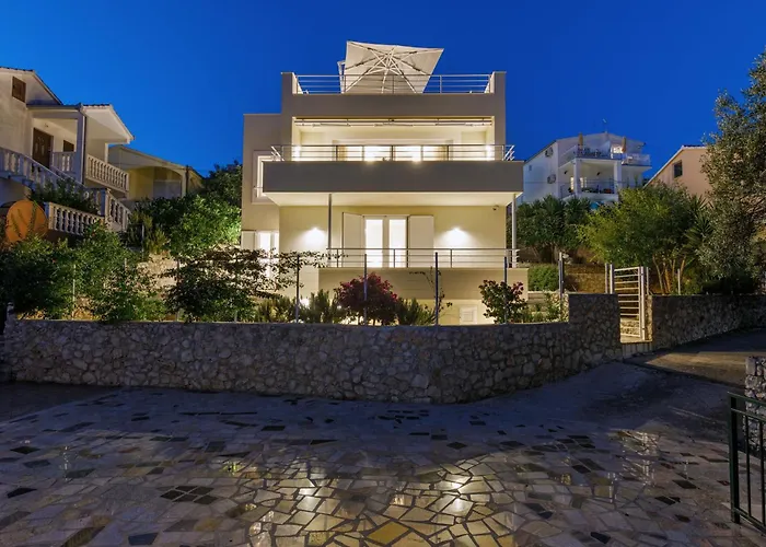 فيلة Private Seaside Jacuzzi Anadea *