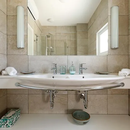 Private Seaside Jacuzzi Anadea Βίλα Τρογκίρ