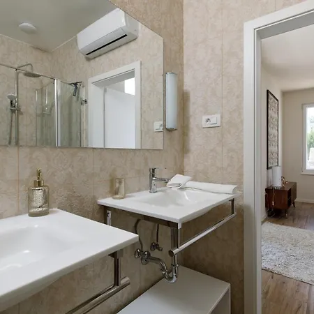 Private Seaside Jacuzzi Villa Anadea Вілла