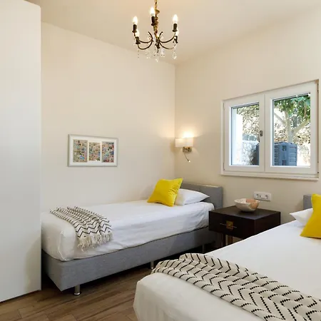 Private Seaside Jacuzzi Villa Anadea Вілла *