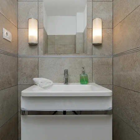 Вілла Private Seaside Jacuzzi Villa Anadea *