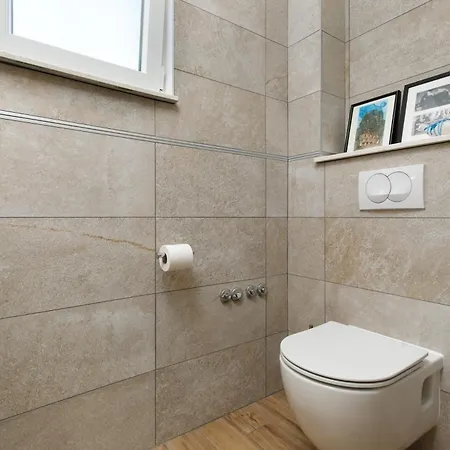 Private Seaside Jacuzzi Villa Anadea Трогір