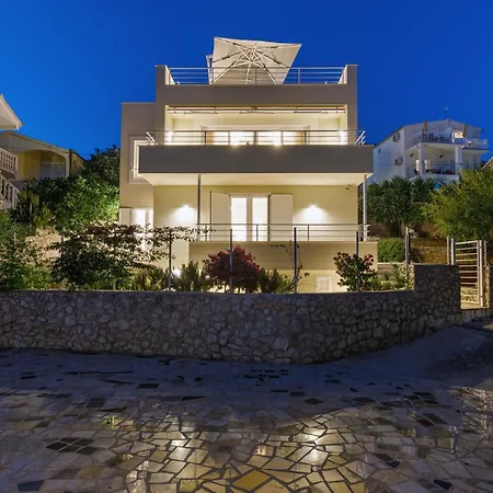 Вілла Private Seaside Jacuzzi Villa Anadea *