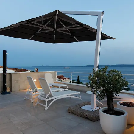 Private Seaside Jacuzzi Villa Anadea Вілла Трогір