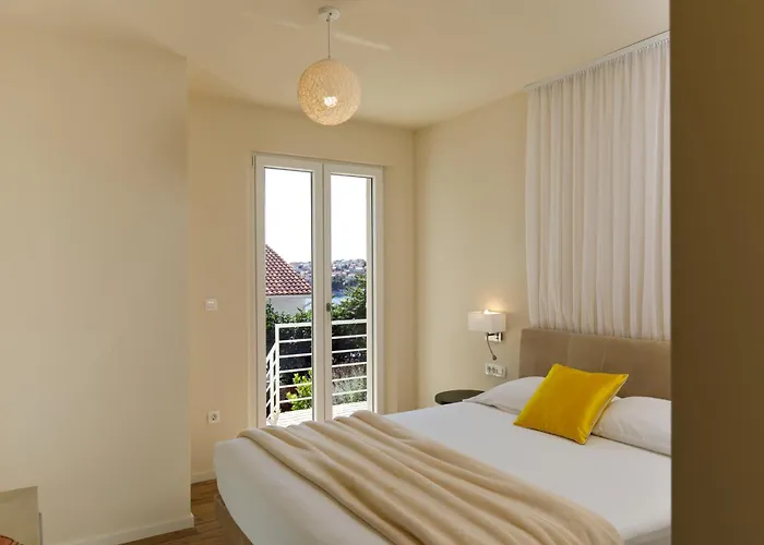 Private Seaside Jacuzzi Anadea * Trogir