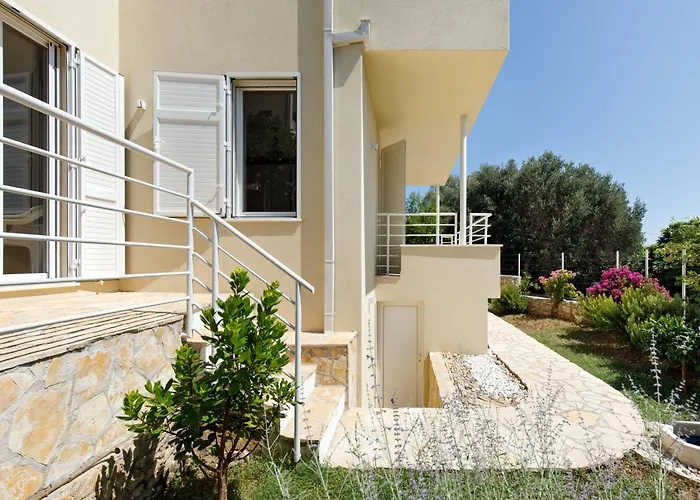 Private Seaside Jacuzzi Anadea