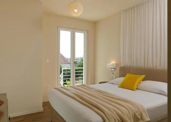 Private Seaside Jacuzzi Anadea Willa Trogir