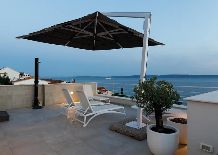 Private Seaside Jacuzzi Anadea Willa Trogir