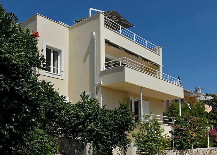 Private Seaside Jacuzzi Anadea *